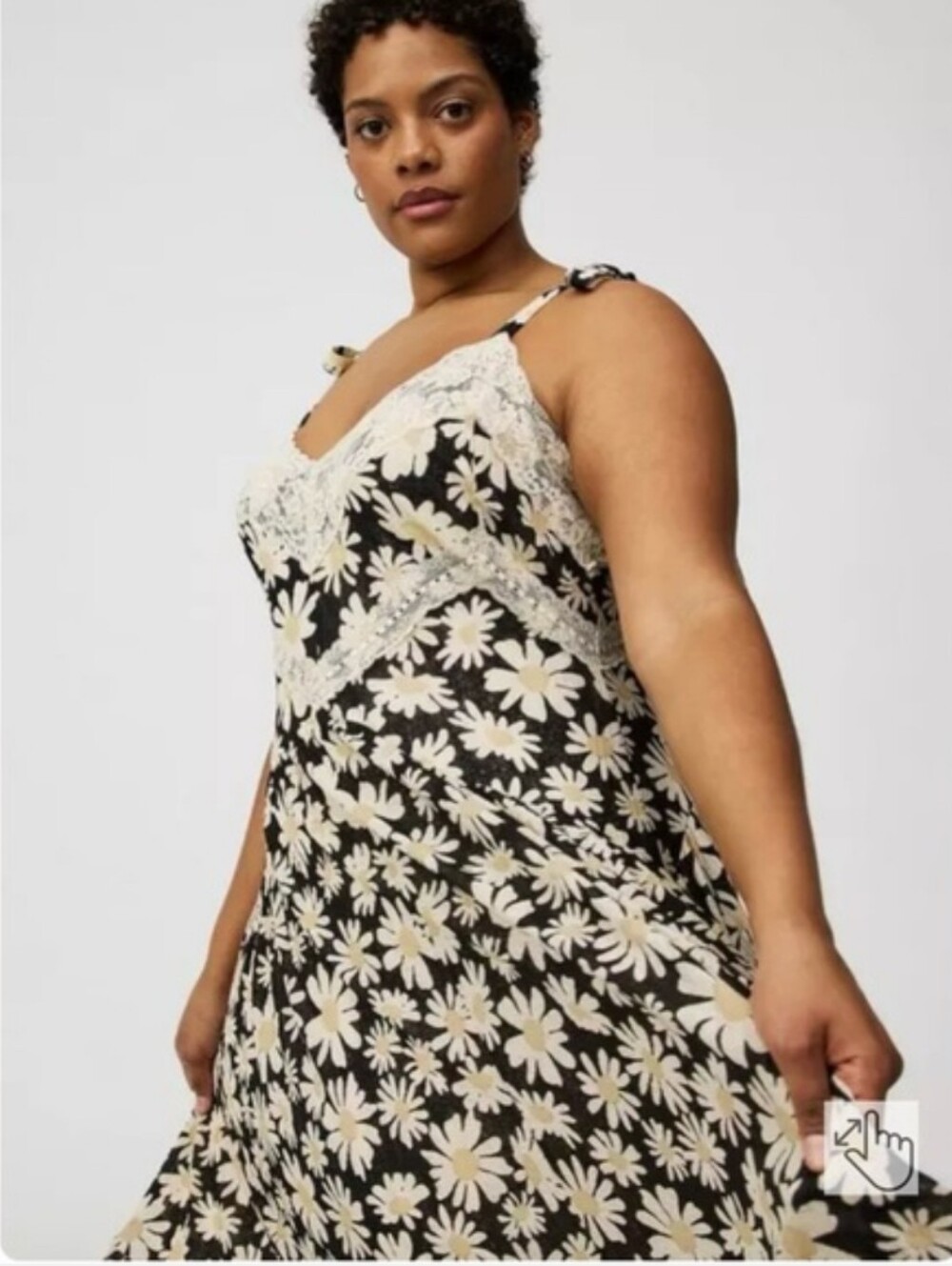 torrid Black and Cream Daisy Print Maxi Dress-Skirt - Picture 4 of 6